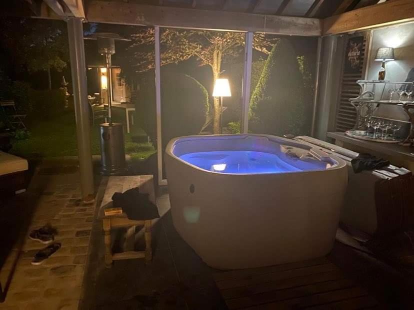 Chez Monsieur Bed & Breakfast Флоранвил Екстериор снимка
