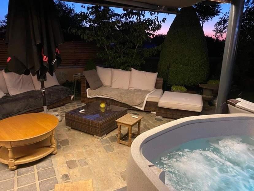 Chez Monsieur Bed & Breakfast Флоранвил Екстериор снимка