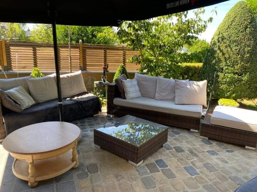 Chez Monsieur Bed & Breakfast Флоранвил Екстериор снимка