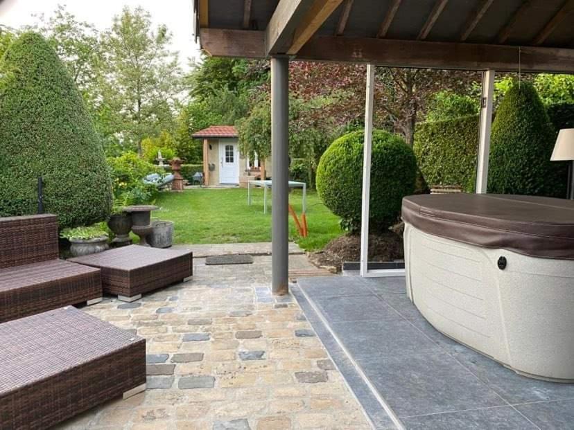 Chez Monsieur Bed & Breakfast Флоранвил Екстериор снимка